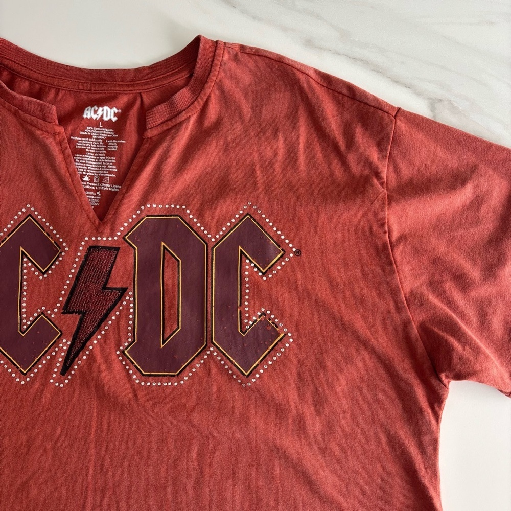 AC/DC Maroon Graphic Cropped Tee Sz L - Picture 3 of 8